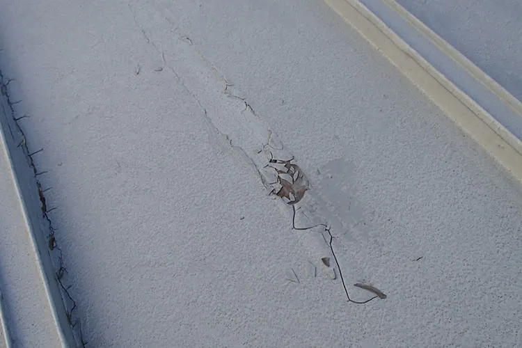 欠けやハガレがある