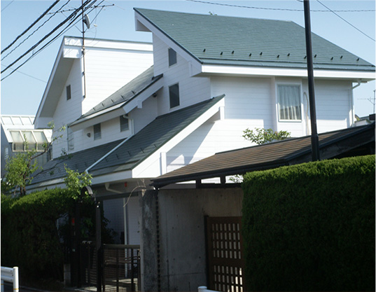 屋根の汚れが気になって塗り替えを希望